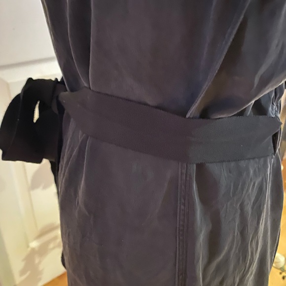 Theory Black Belted Long Sleeve 100% Silk, Size 6. - Picture 7 of 11